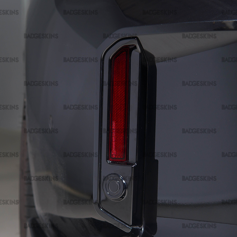 Load image into Gallery viewer, BMW - G87 - M2 - Rear Bumper Reflector Honeycomb Tint