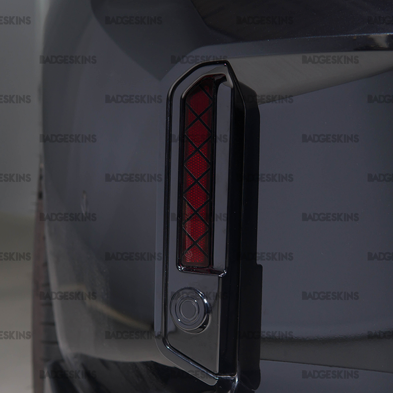 Load image into Gallery viewer, BMW - G87 - M2 - Rear Bumper Reflector Honeycomb Tint