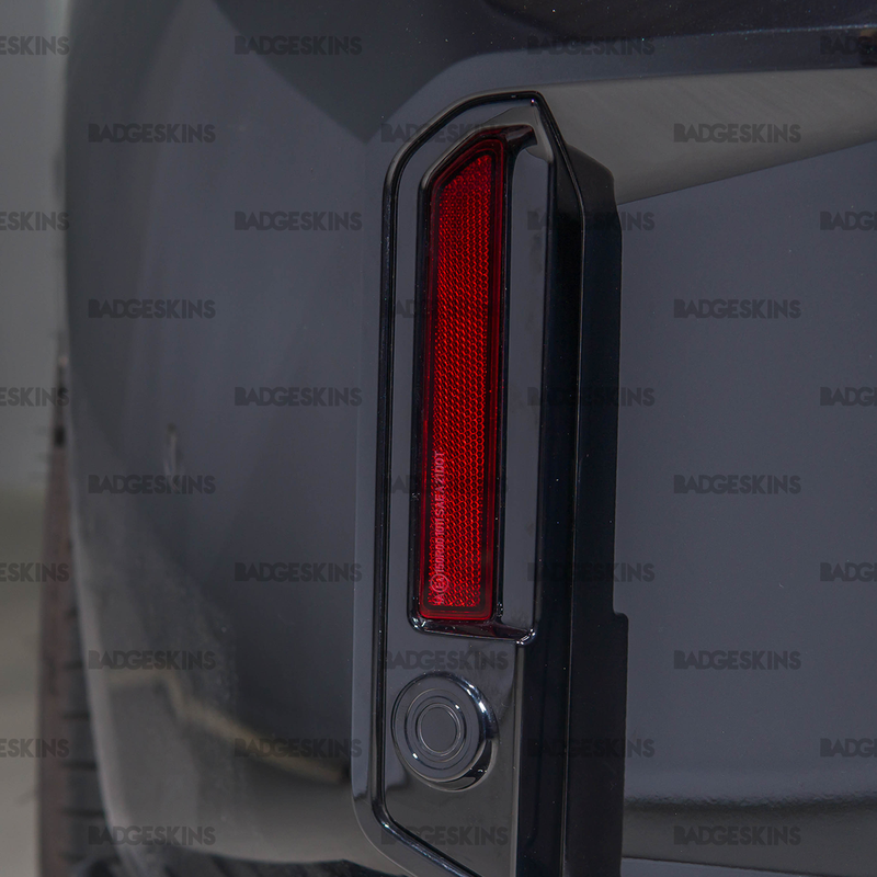 Load image into Gallery viewer, BMW - G87 - M2 - Rear Bumper Reflector Tint