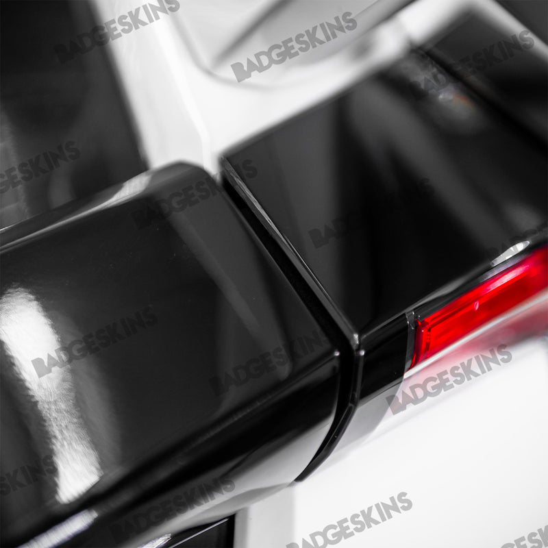 Load image into Gallery viewer, Honda - 10th Gen - Civic - HB - Taillight Eyelid (half)