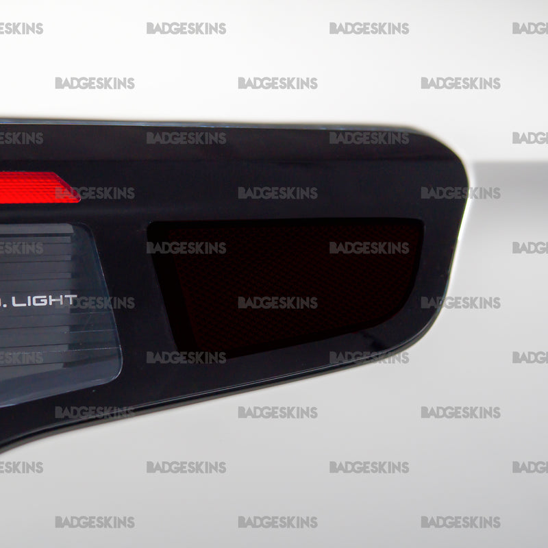 Load image into Gallery viewer, VW - MK3 - Tiguan - Taillight Side Reflector Tint
