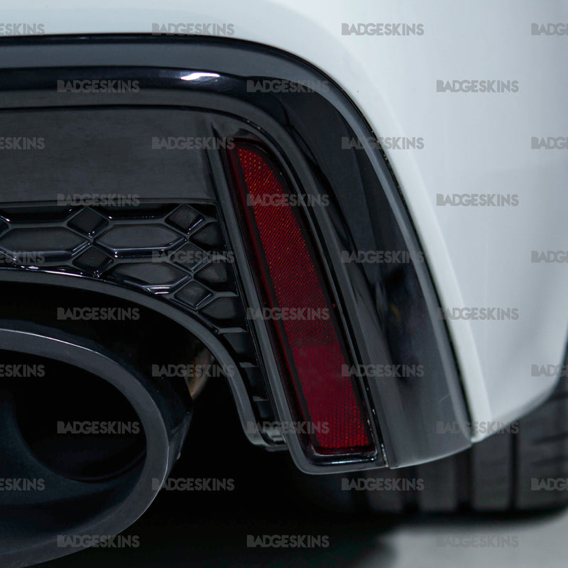 Load image into Gallery viewer, Audi - C8 - RS6 - Rear Bumper Reflector Tint
