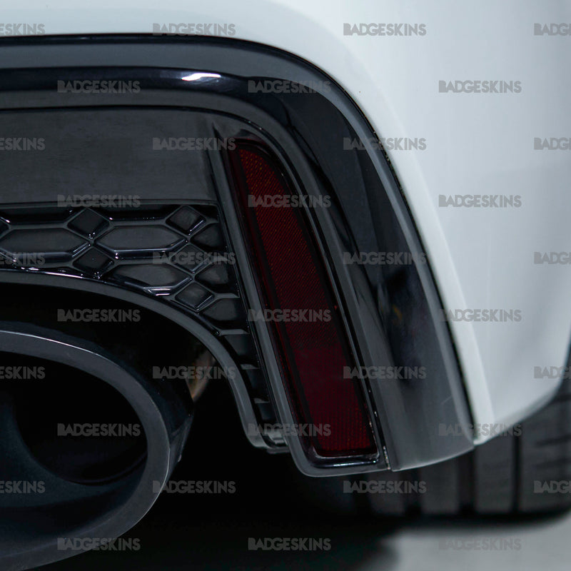 Load image into Gallery viewer, Audi - C8 - RS6 - Rear Bumper Reflector Tint
