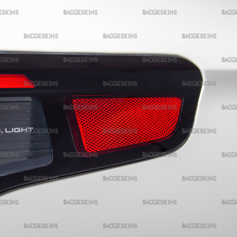 Load image into Gallery viewer, VW - MK3 - Tiguan - Taillight Side Reflector Tint
